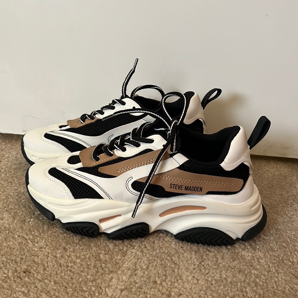 Steve Madden Possession Sneaker